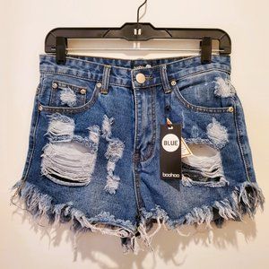 NWT Boohoo Size 6 Jean Shorts Sandy Distressed Stretch Denim Zipper 5 Pockets